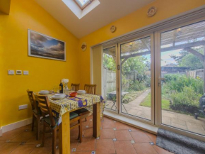 Pass the Keys Charming Home Near Thames DLR